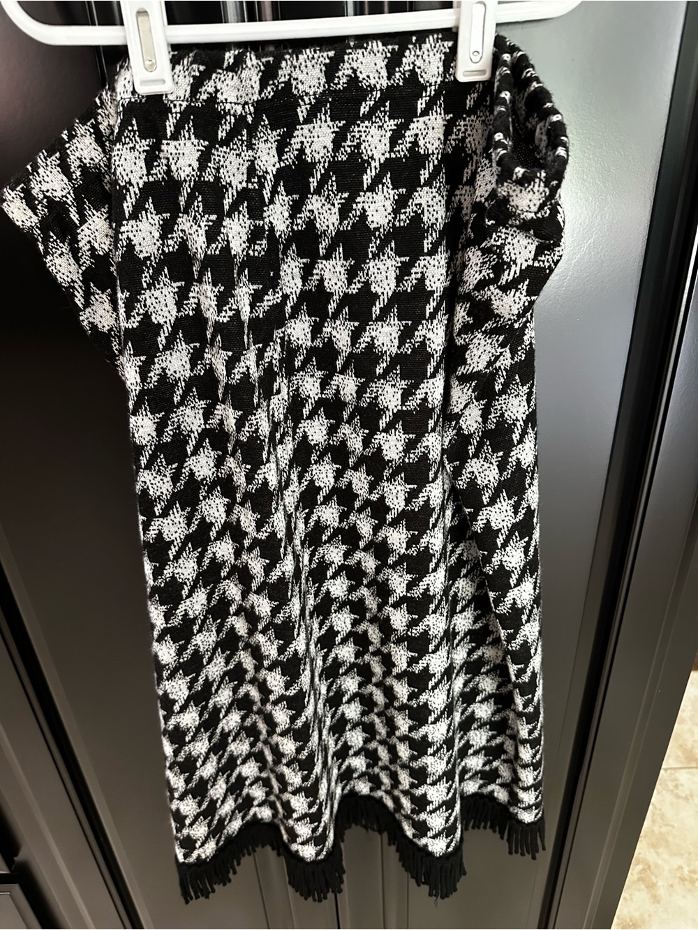 Xl hounds tooth skirt with top.